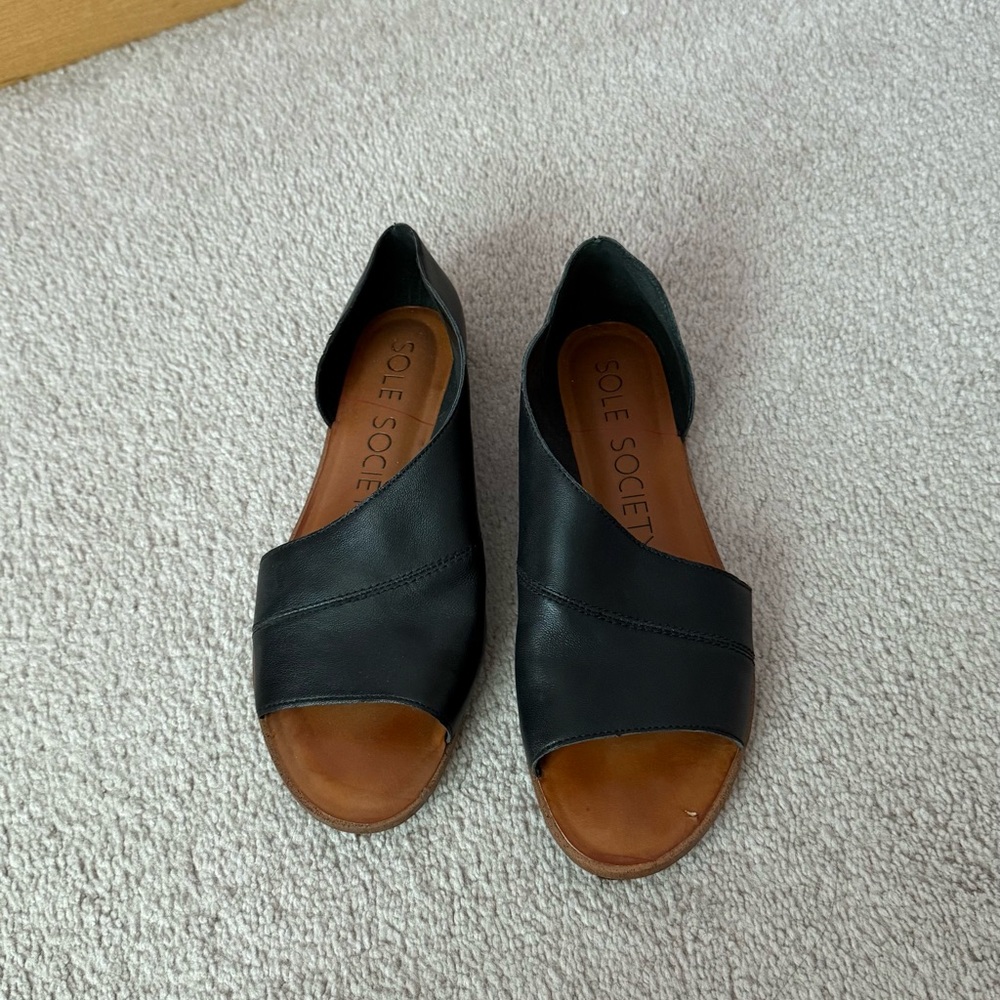 Leather sandals